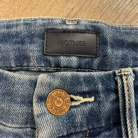 MOTHER High-waisted Looker Ankle Fray jeans in Big Sky (faded blue) - Picture 7 of 13